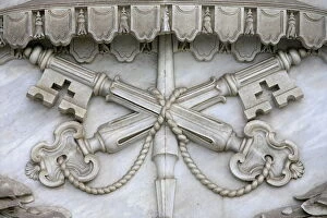 Images Dated 5th April 2007: Sculpture of St. Peters keys on San Giovanni in Laterano basilica, Rome, Lazio