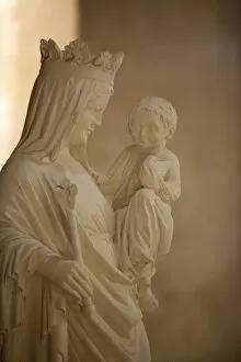 Images Dated 4th July 2007: Sculpture of the Virgin and Child, Notre-Dame de Senanque Abbey, Gordes
