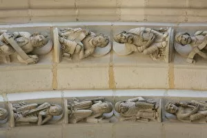 Images Dated 28th September 2009: Sculptures on the arch, Vezelay Basilica, Vezelay, Yonne, Burgundy, France, Europe