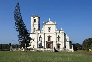 The Se (St. Catherine`s Cathedral), Old Goa, UNESCO World Heritage Site, Goa, India, Asia