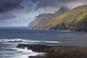 Images Dated 9th September 2008: Sea cliffs and surf near Famjin (Logvatangi, Brimnestangi), on Suduroy west coast