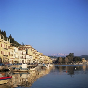 Seaside market and port town of Neapoli