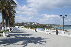 Promenades Prints: Seaside promenade, La Marsa resort, near Tunis, Tunisia, North Africa, Africa