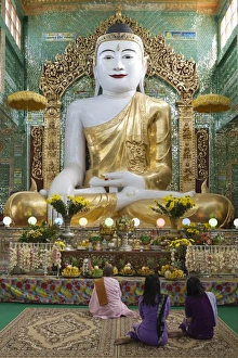 Mandalay Prints: Seated Buddha statue, Soon U Ponya Shin Paya