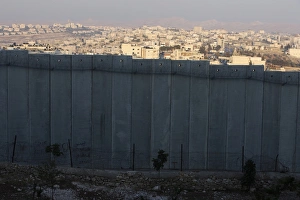 Images Dated 15th August 2007: Security wall in Bethany, Israel, Middle East