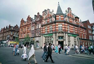Shop Collection: Semi pedestrianised Broad Street, with Lloyds Bank, Reading, Berkshire, England, U