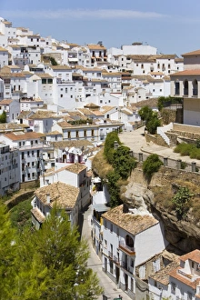 Images Dated 24th July 2008: Setenil de las Bodegas, one of the white villages, Malaga province, Andalucia