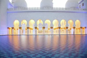 Dhabi Prints: Sheikh Zayed Grand Mosque at dusk, Abu Dhabi, United Arab Emirates