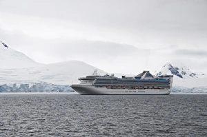 Images Dated 22nd February 2009: Ship sailing in the waters around the Antarctic Peninsula, Antarctica, Polar Regions