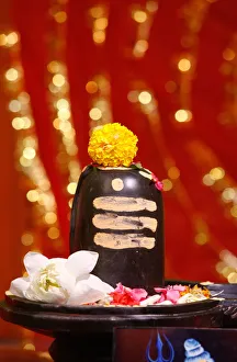 Images Dated 3rd May 2008: Shiva lingam in Hindu temple, Dubai, United Arab Emirates, Middle East