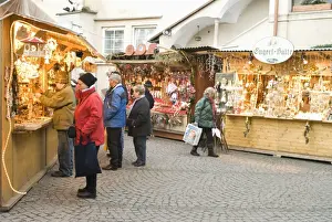 Christmas Markets Prints: Shoppers at Christmas stalls of Stern Advent Markt market, Salzburg, Austria, Europe