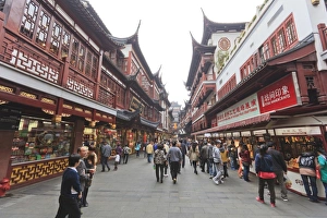 Shanghai Prints: Shopping in the Yu Yuan (Yuyuan) Bazaar, Yu Gardens, Nanshi, Shanghai, China, Asia