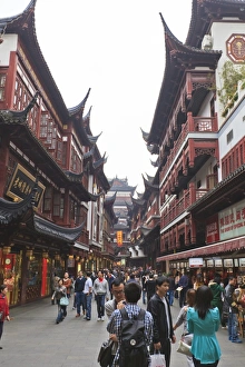 Shanghai Prints: Shopping in the Yu Yuan (Yuyuan) Bazaar, Shanghai, China, Asia