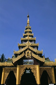 Images Dated 10th March 2005: Shwe Dagon Pagoda (Shwedagon Paya), Yangon (Rangoon), Myanmar (Burma), Asia