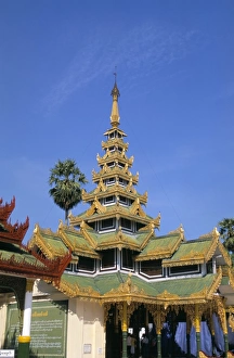 Images Dated 10th March 2005: Shwe Dagon Pagoda (Shwedagon Paya), Yangon (Rangoon), Myanmar (Burma), Asia