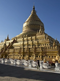 Gold Colour Prints: The Shwe Zigon, a Buddhist temple, Nyaung-U, near Bagan (Pagan), Myanmar (Burma), Asia