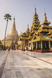 Shwedagon Pagoda (Shwedagon Zedi Daw) (Golden Pagoda), Yangon (Rangoon), Myanmar (Burma)