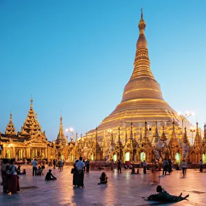 Lifestyle Gallery: Shwedagon Pagoda, Yangon (Rangoon), Myanmar (Burma), Asia