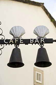 Sign with shells