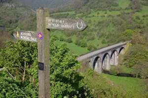 Direction Gallery: Signpost and Monsal Dale Viaduct from Monsal Head, Derbyshire, England, United Kingdom, Europe