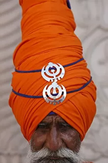 Images Dated 5th April 2010: Sikh warrior in Gurdwara Sisganj, Old Delhi, India, Asia