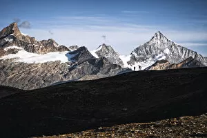 35 39 Years Gallery: Silhouette of hikers admiring Weisshorn peak, canton of Valais, Switzerland, Europe