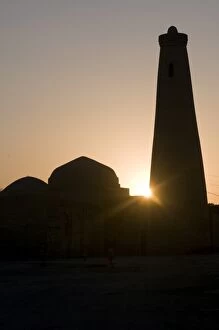 Images Dated 7th August 2009: Silhouette of Minaret in the setting sun, Khiva, Uzbekistan, Central Asia