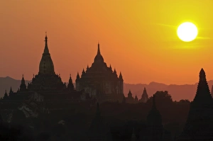 Images Dated 28th December 2007: Silhouettes of the temples and pagodas of the ruined town of Bagan at sunset
