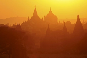Images Dated 28th December 2007: Silhouettes of the temples of the ruined city of Bagan at sunrise, Myanmar, Asia