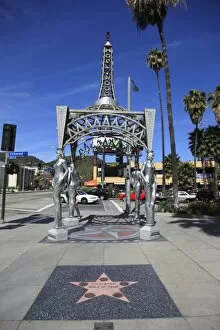 Images Dated 28th February 2010: Silver Four Ladies of Hollywood Gazebo Statue, Hollywood Walk of Fame, Hollywood Boulevard