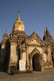 Traditionally Myanmarian Prints: Sinmyarshin Phaya, Bagan (Pagan), Myanmar (Burma), Asia