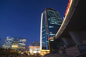 Images Dated 6th December 2007: The Sinosteel building in Zhongguancun, Chinas biggest computer and electronic shopping center