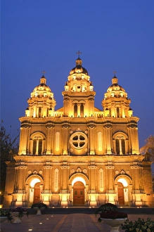 Images Dated 5th December 2007: The Sinosteel and e Plaza building in Zhongguancun, Chinas biggest computer