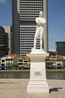 Images Dated 11th September 2007: Sir Stamford Raffles statue at Raffles Landing Site