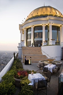 Images Dated 25th February 2007: The Sirocco Bar and Restaurant, State Tower, Silom District, Bangkok, Thailand