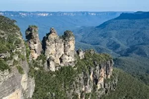 The Three Sisters and rocky sandstone cliffs of the Blue Mountains, New South Wales, Australia, Pacific