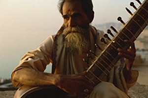 Images Dated 29th November 2007: Sitar and player beside the Ganga River, Varanasi, Uttar Pradesh state, India, Asia