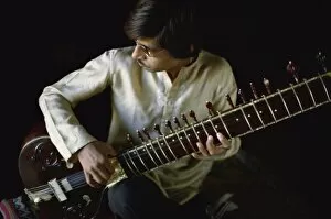 Images Dated 29th November 2007: Sitar player, India, Asia