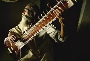 Images Dated 27th November 2007: Sitar player, India, Asia