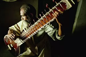 Images Dated 29th November 2007: Sitar player, India, Asia