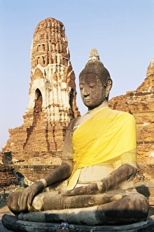 Ayuthaya Prints: Sitting Buddha statue and chedi