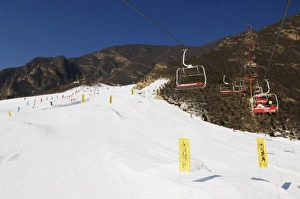 Images Dated 26th January 2008: A ski lift taking skiers up to the slopes at Shijinglong ski resort, Beijing, China, Asia