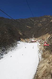 Images Dated 26th January 2008: A ski lift taking skiers up to the slopes at Shijinglong ski resort, Beijing, China, Asia