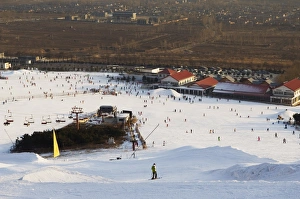 Images Dated 26th January 2008: A ski lift taking skiers up to the slopes at Shijinglong ski resort, Beijing, China, Asia