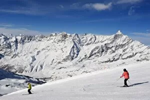 Images Dated 15th January 2010: Skiers skiing on a ski run, mountain scenery in Cervinia ski resort, Cervinia