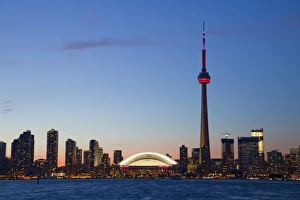 Images Dated 26th August 2009: Skyline of downtown Toronto, CN Tower and Rogers Centre, Toronto, Ontario