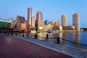 Images Dated 11th October 2009: Skyline and inner harbour including Rowes Wharf at dawn, Boston, Massachusetts