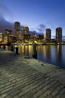 Images Dated 7th October 2009: Skyline and inner harbour including Rowes Wharf at dawn, Boston, Massachusetts