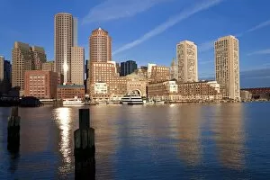 Images Dated 11th October 2009: Skyline and inner harbour including Rowes Wharf at dawn, Boston, Massachusetts