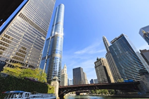 Sky Scrapers Prints: Skyscrapers along the Chicago River